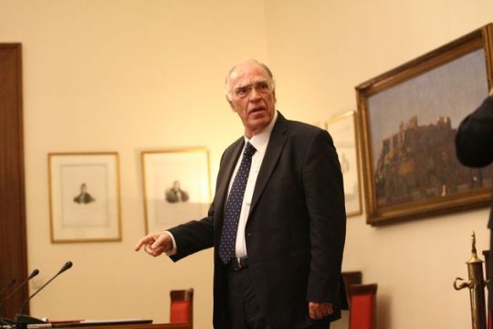 «Βασίλεψε η υποψία και έλειπε η ουσία»