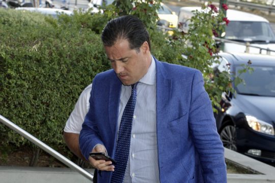 Μέλη ή φίλοι;