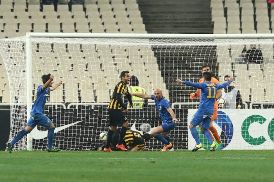 «Έγκλημα» Βάργκας και τιμωρία για την ΑΕΚ [VIDEO]