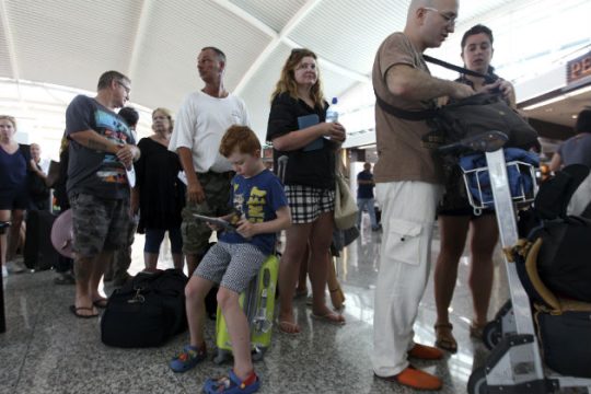 Ηφαιστειακές εκρήξεις έκλεισαν το αεροδρόμιο στο Μπαλί