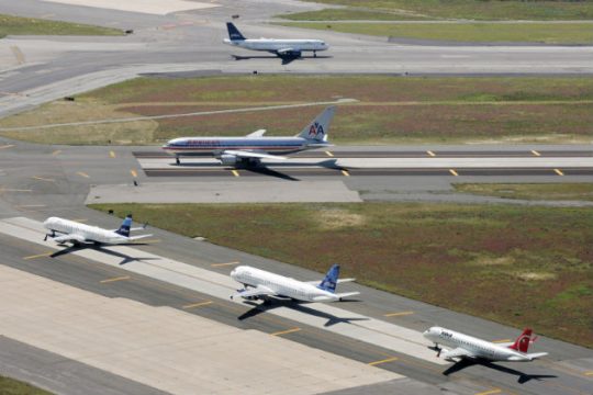 Αναγκαστική προσγείωση λόγω απειλής για βόμβα