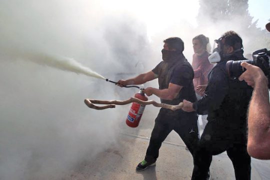 Μεταξύ ακροδεξιών και ΜΑΤ διαδήλωσε ο κόσμος της υπαίθρου