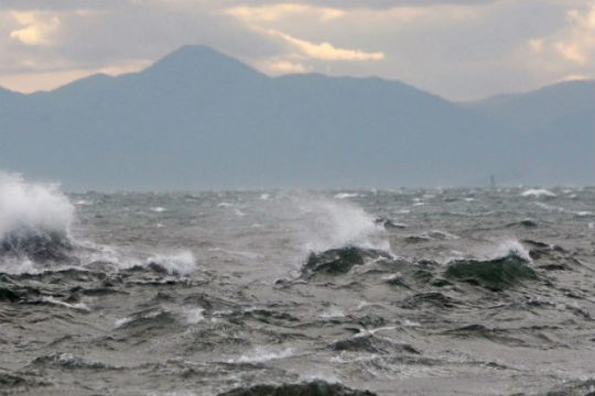 Ισχυροί άνεμοι ταλαιπώρησαν πλοίο και επιβάτες