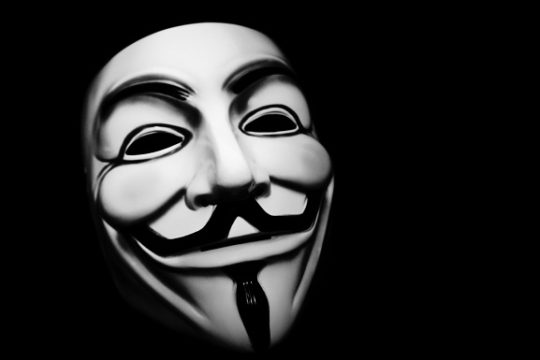 Οι Anonymous χάκαραν 5.500 λογαριασμούς Twitter του Ι.Κ.