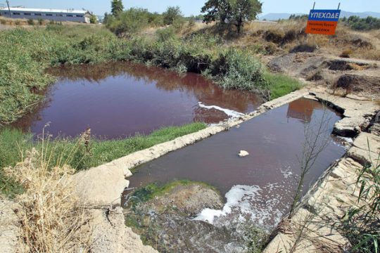 Οποιος ρυπαίνει, βάζει λουκέτο…