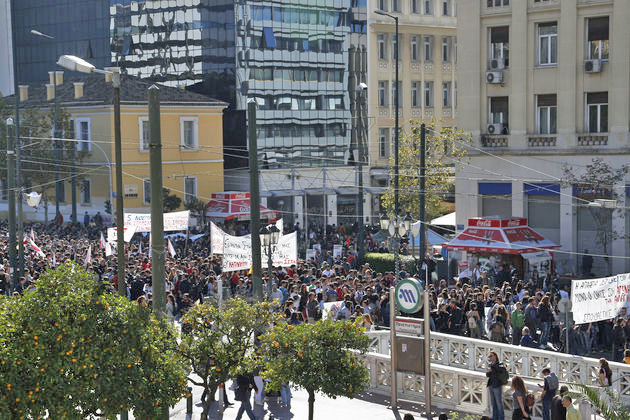 Σάτιρα, τύμπανα, ντομάτες και… παλμός