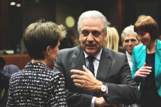 Κροκοδείλια δάκρυα πίσω από τα τείχη