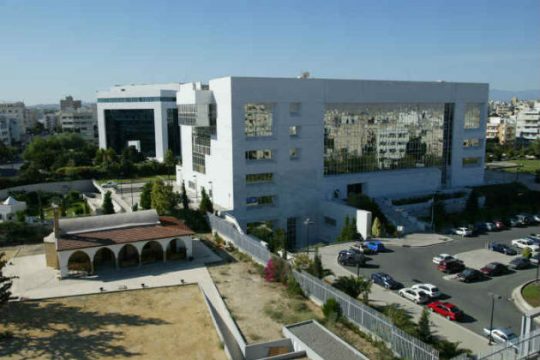 Τελεσίγραφο τρόικας προς Κύπρο για πώληση δανείων