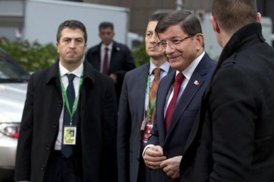 H E.E. «πληρώνει» αδρά για το φρένο στο προσφυγικό