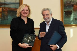 Συνάντηση Δρίτσα με πρέσβειρα της Αυστρίας για το προσφυγικό