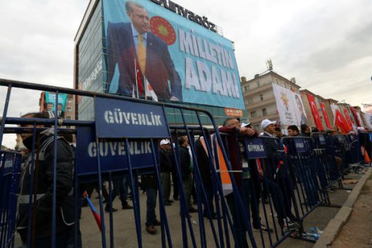 Σε κλίμα πόλωσης ξανά στις κάλπες η Τουρκία