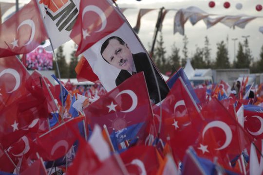 AKP… με θεμιτά κι αθέμιτα μέσα