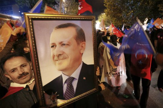 Αυτοδύναμος, αλλά όχι παντοδύναμος