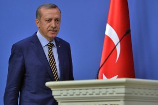 Προσεύχεται και μιλά σαν σουλτάνος