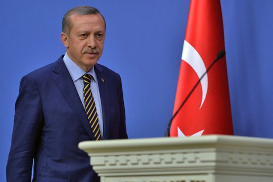 Προσεύχεται και μιλά σαν σουλτάνος