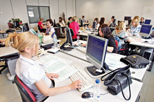 Αυξήθηκε φέτος το διαθέσιμο εισόδημα των Ελλήνων