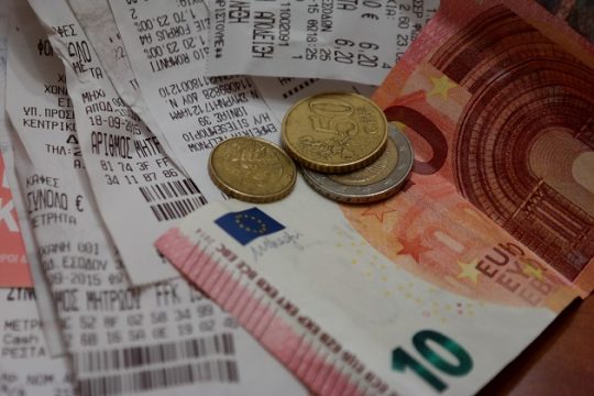 Προς κατάργηση 716 φοροαπαλλαγές, με στόχο 3 δισ. ευρώ έσοδα