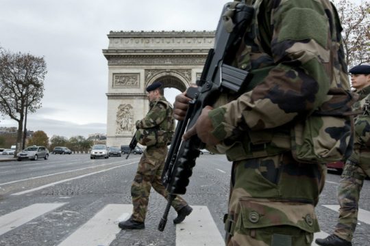 Ευρωπαϊκό «ναι» για στρατιωτική βοήθεια στη Γαλλία