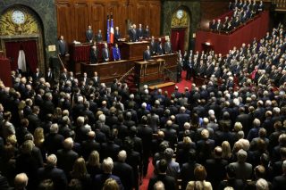 Απόλυτος «ηγεμόνας» ο Ολάντ