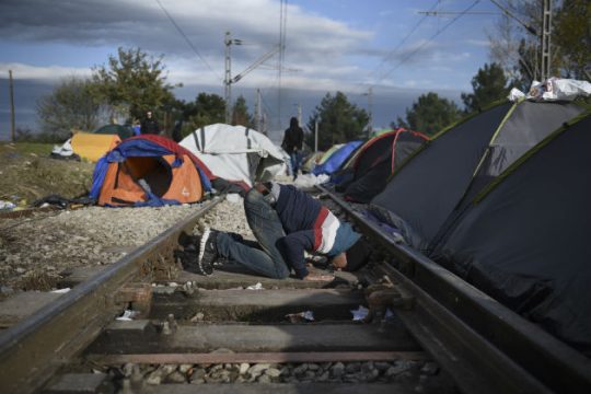 Φράχτη 40 χλμ. υψώνουν τα Σκόπια
