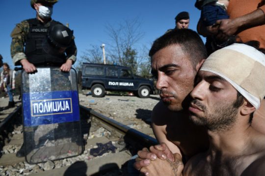 Έραψαν τα στόματά τους Ιρανοί στην Ειδομένη