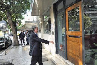 Σπάει στα δύο το ασφαλιστικό