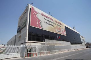 Ενας στους τέσσερις οπαδούς του ΚΚΕ διαφωνεί με την πολιτική του!