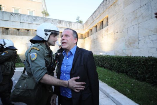 Ένας «παλιός γνώριμος» και δύο χρυσαυγίτες