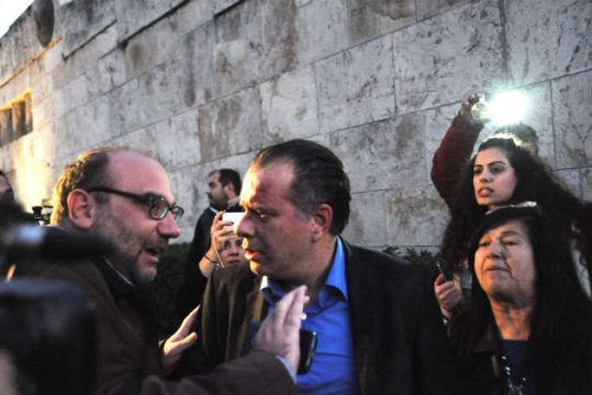 Αντιπαράθεση ΣΥΡΙΖΑ-Ν.Δ. για την επίθεση εναντίον Κουμουτσάκου