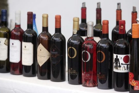 Ακριβότερα πλέον κρασί και τυχερά παιχνίδια