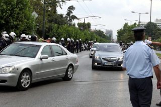 Μαύρο χρήμα και άγνωστες μετακινήσεις με κρατικά οχήματα