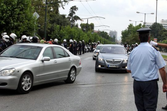 Μαύρο χρήμα και άγνωστες μετακινήσεις με κρατικά οχήματα