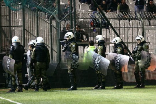 Δεν έχει βγει για ζέσταμα ο Ολυμπιακός, στον «αέρα» η έναρξη της αναμέτρησης