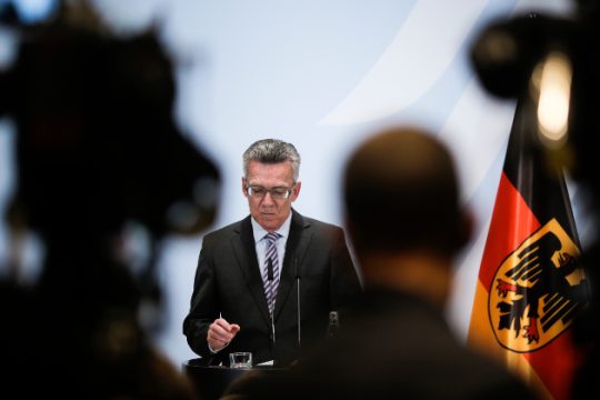 Μπρος-πίσω από το Βερολίνο για τους πρόσφυγες