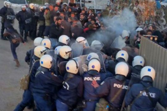 ΜΑΤ εναντίον απεργών σε εργοστάσιο στα Ιωάννινα