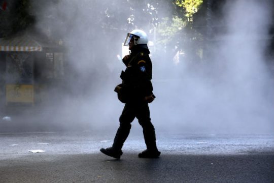 Επιθέσεις με μολότοφ σε διμοιρίες των ΜΑΤ