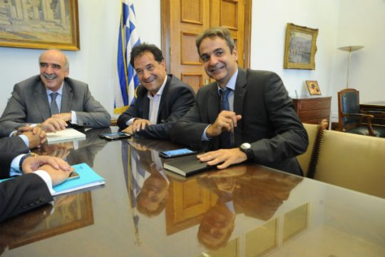 «Μάχη» για την τηλεμαχία στο «γαλάζιο» στρατόπεδο