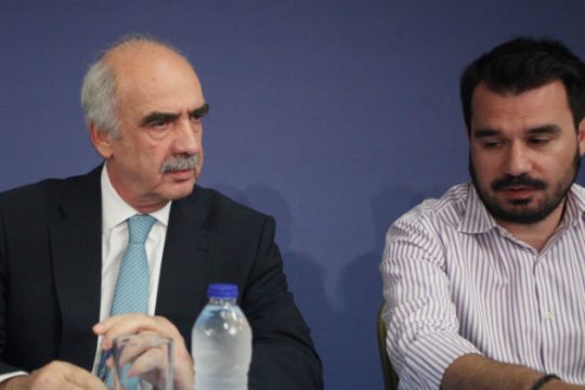 «Φεύγουν» αλλά μένουν για χάρη της «ενότητας»