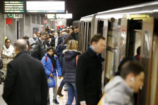 Επαναλειτουργούν σχολεία και μετρό στις Βρυξέλλες