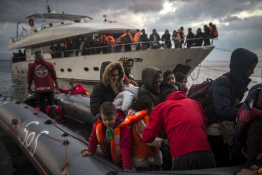 «Αυτοί που χτύπησαν το Παρίσι στέλνουν εδώ τους πρόσφυγες»