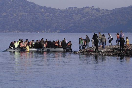 ΕΡΑ με εκπομπή για τους πρόσφυγες από τη Μυτιλήνη