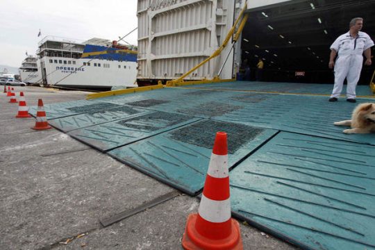 Νέα 48ωρη απεργία της ΠΝΟ – «Δεμένα» και τα πλοία για τους πρόσφυγες