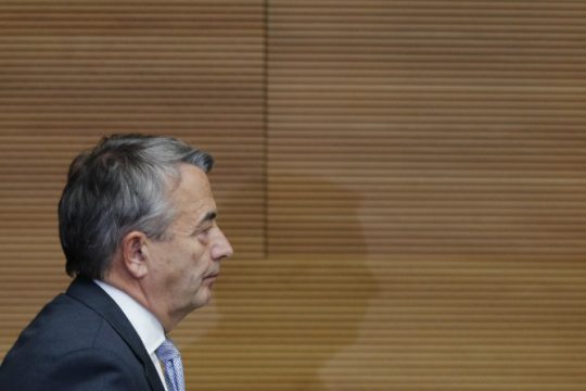 Παραιτήθηκε καλύπτοντας τη γερμανική ομοσπονδία