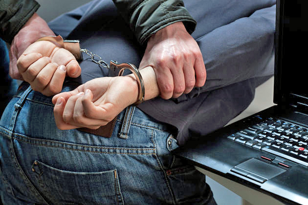 Βίαζε την 9χρονη κόρη του φίλου του…