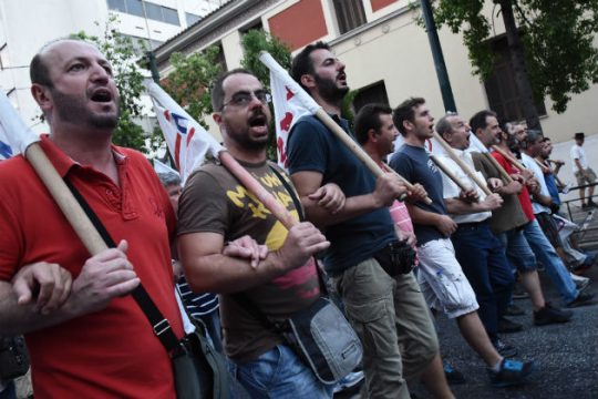 Μαζική πανεργατική απάντηση στο τρίτο μνημόνιο