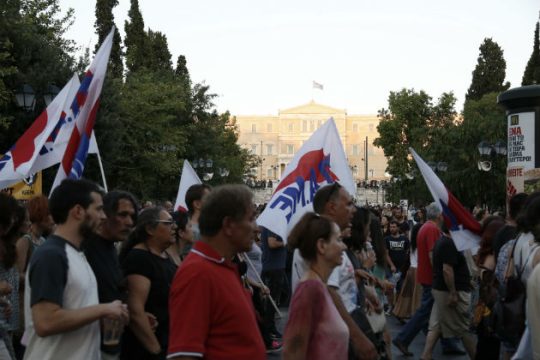 «Στενή διασύνδεση κυβέρνησης  και “διεθνούς” αμερικανικού κέντρου»