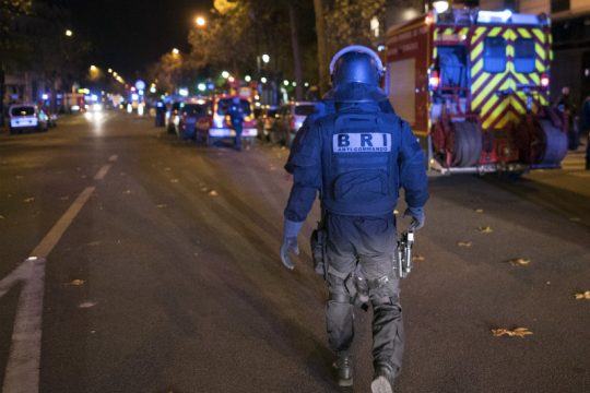 Μάζεψε όπλα και πολίτες η γαλλική αστυνομία
