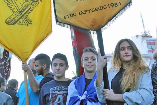 Ποντιακή λύρα εναντίον βουλευτών της Χ.Α.