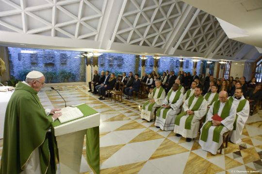 «Μιλάτε για τους φτωχούς και  ζείτε σαν Φαραώ…»