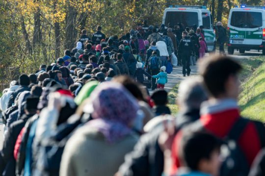 Σύντομα η συνάντηση Τσίπρα-Μέρκελ-Νταβούτογλου για το προσφυγικό